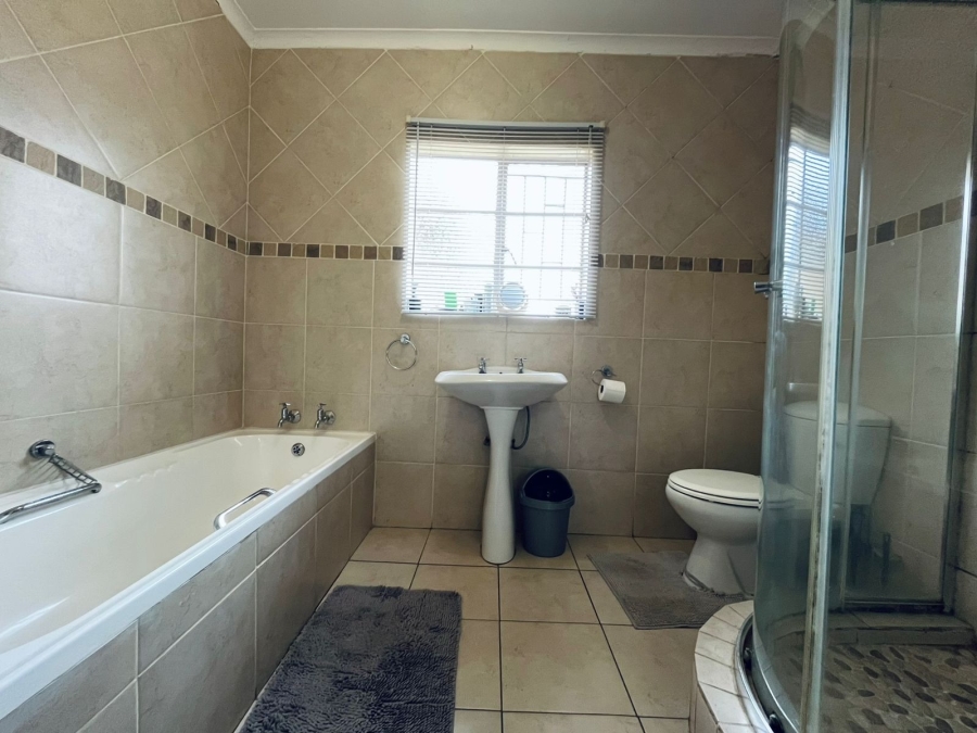 3 Bedroom Property for Sale in Protea Park North West